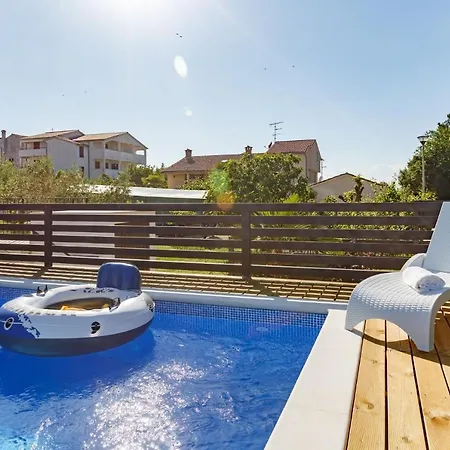 Apartmán Laura With Pool Nr. 2