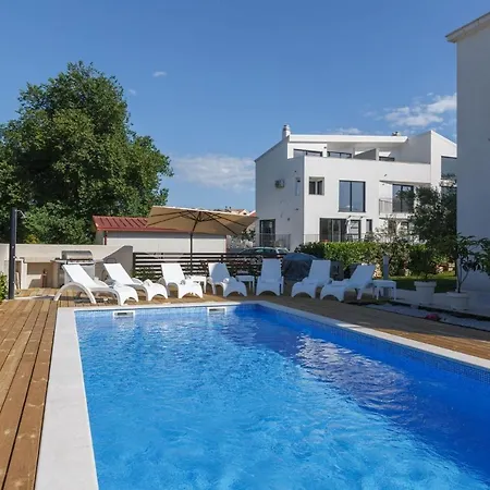 Apartmán Laura With Pool Nr. 2